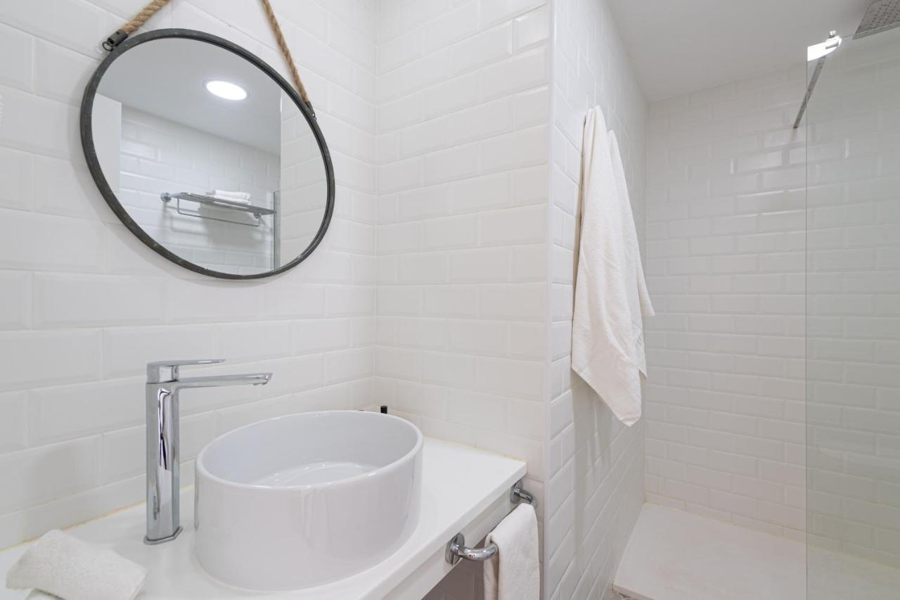 Homeforguest Modern And New Beachfront Apartment La Oliva Kültér fotó