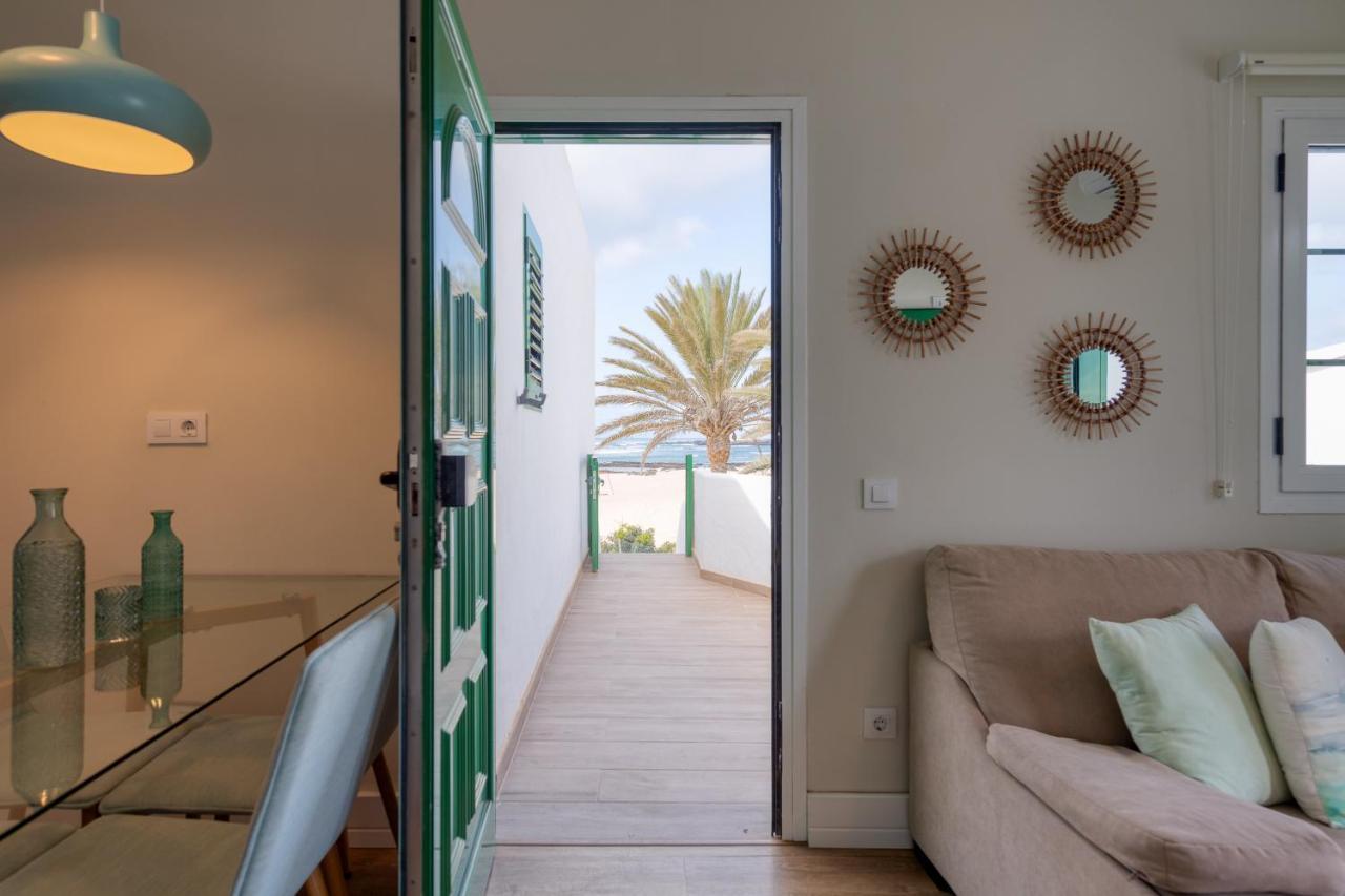 Homeforguest Modern And New Beachfront Apartment La Oliva Kültér fotó