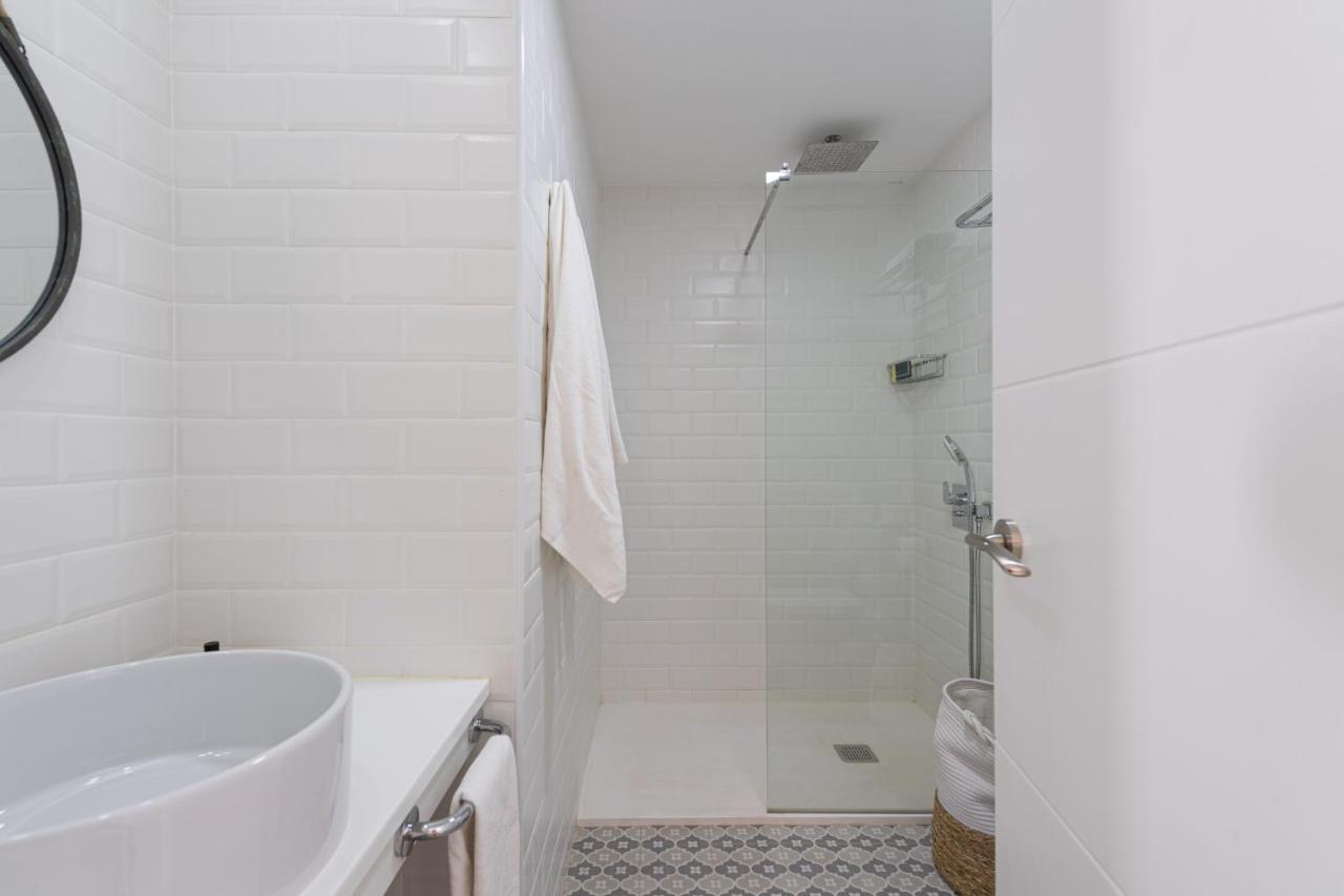 Homeforguest Modern And New Beachfront Apartment La Oliva Kültér fotó
