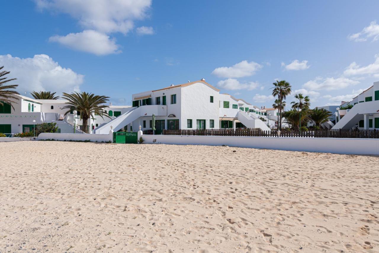 Homeforguest Modern And New Beachfront Apartment La Oliva Kültér fotó